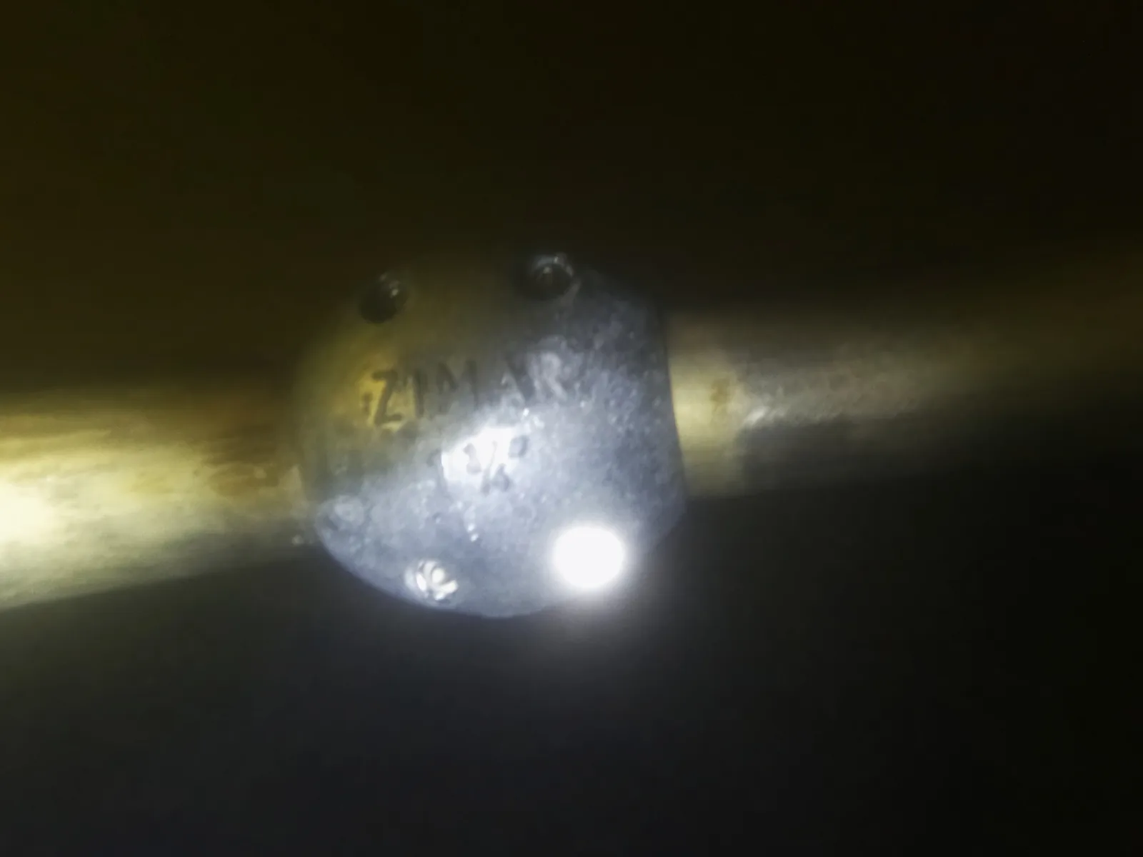 Shaft anode fitted to underwater running gear